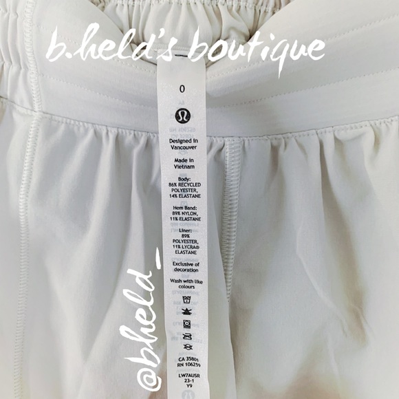 lululemon Hotty Hot Low-Rise Lined Short 2.5" Bone Cream Off-White Sz 0 New NWT - Picture 7 of 12